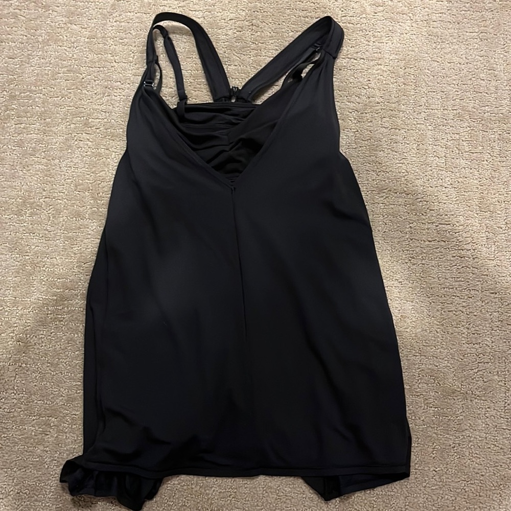 Black lululemon flowy tank with built in bra